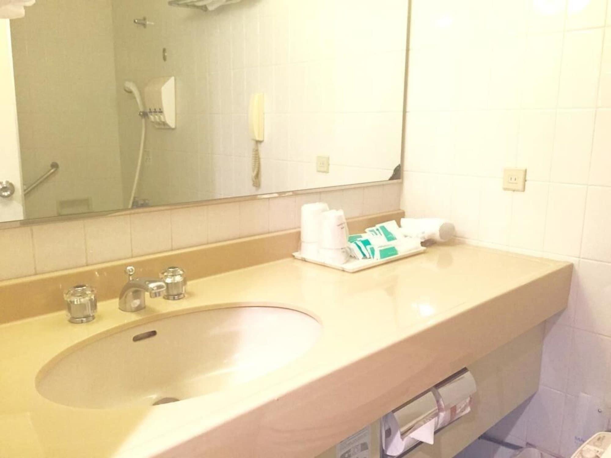 Hotel Green Tower Makuhari Чиба Екстериор снимка