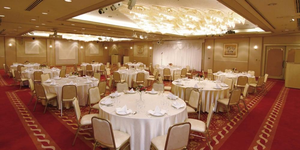 Hotel Green Tower Makuhari Чиба Екстериор снимка
