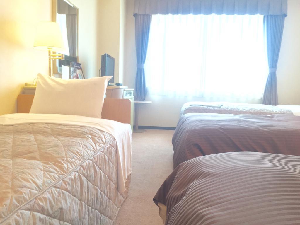 Hotel Green Tower Makuhari Чиба Екстериор снимка