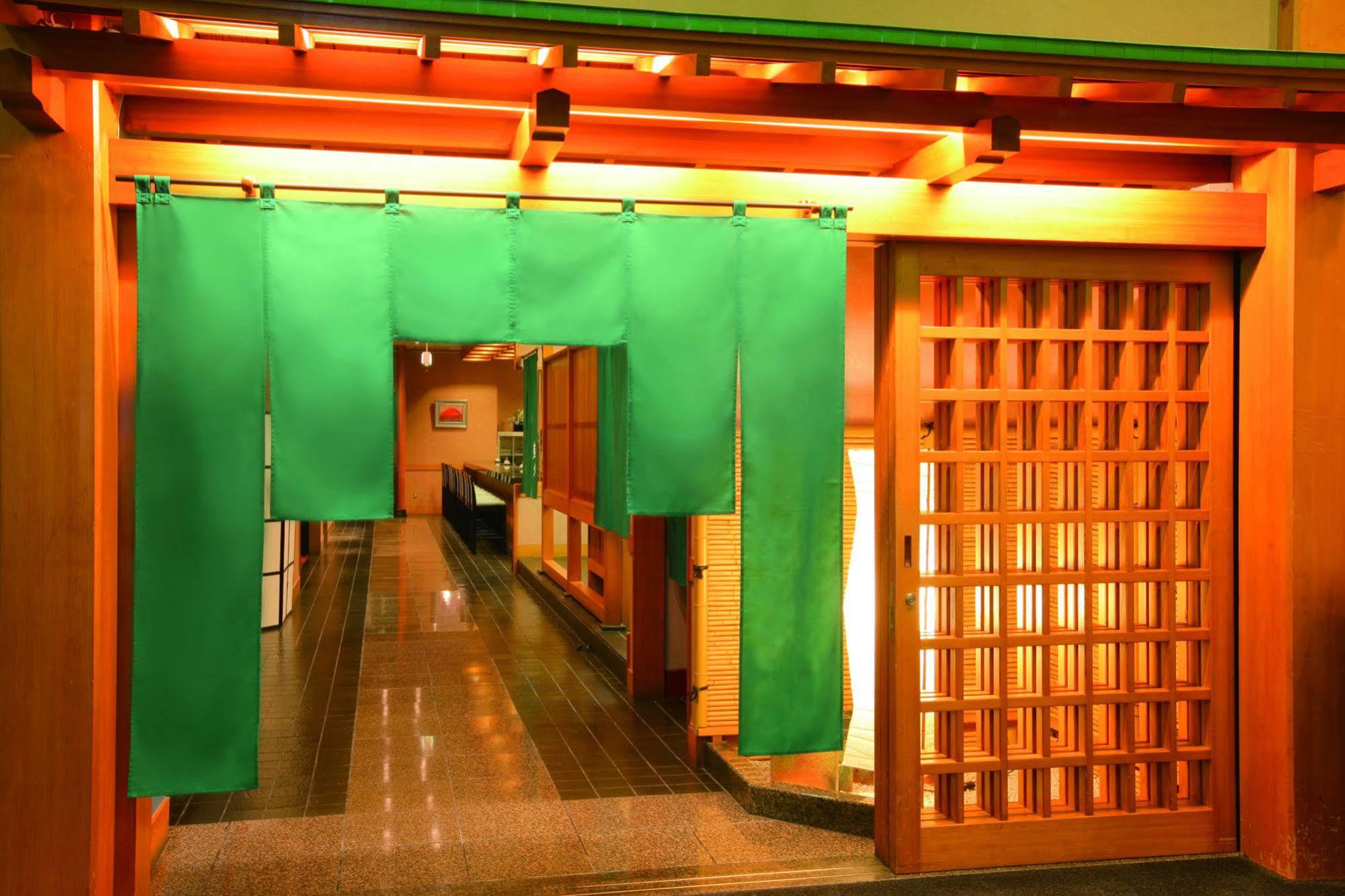 Hotel Green Tower Makuhari Чиба Екстериор снимка
