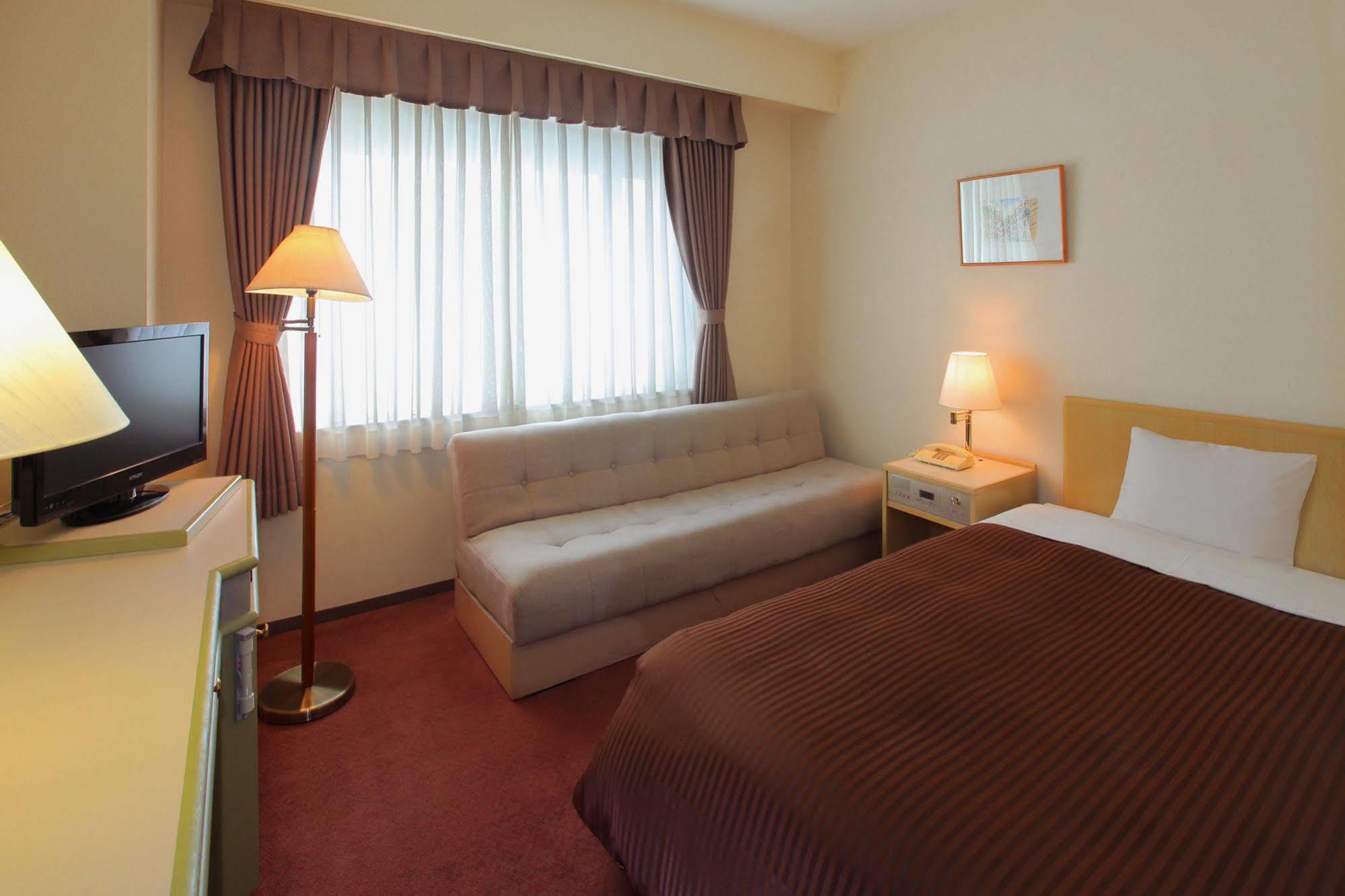 Hotel Green Tower Makuhari Чиба Екстериор снимка