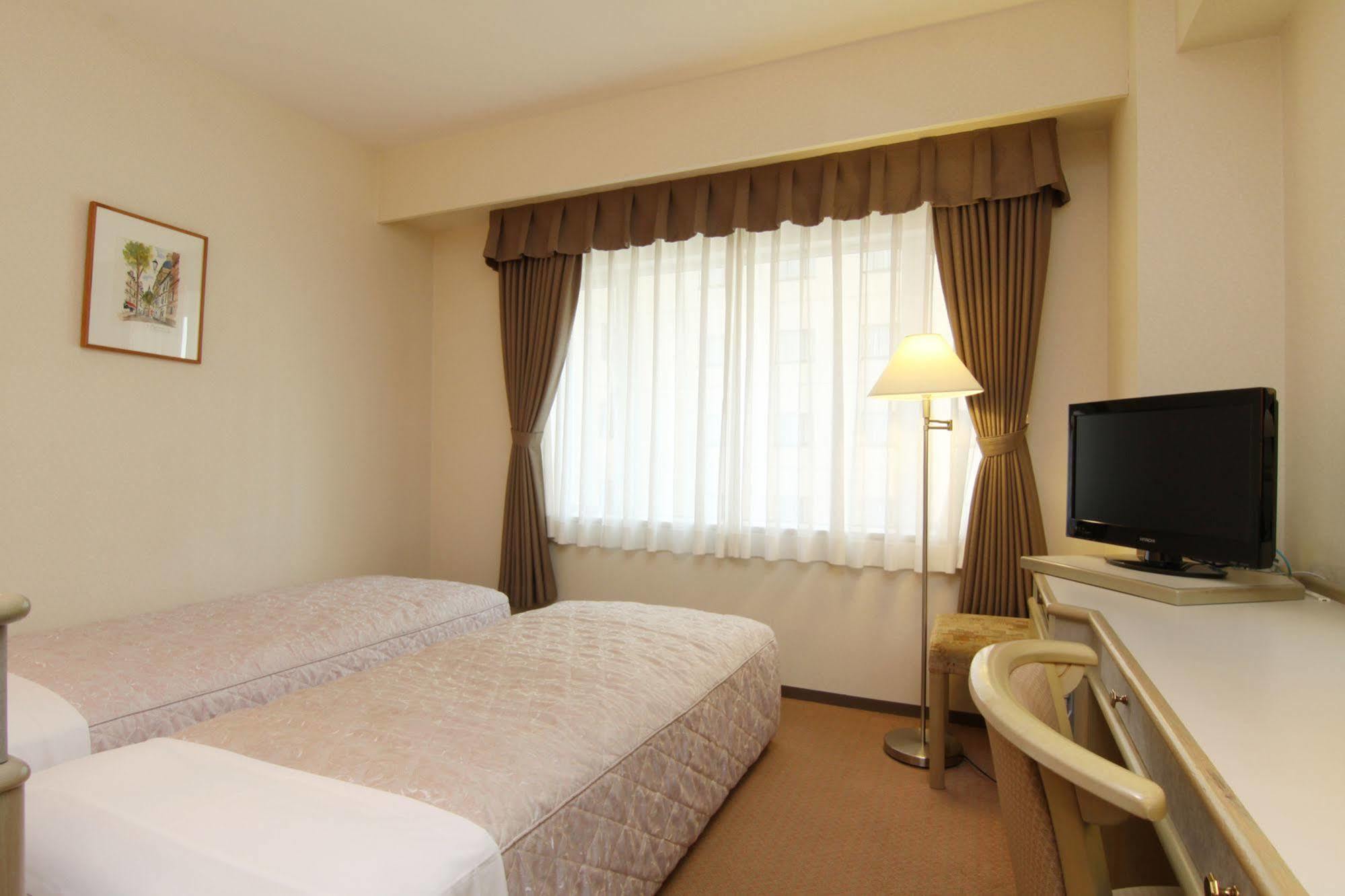 Hotel Green Tower Makuhari Чиба Екстериор снимка